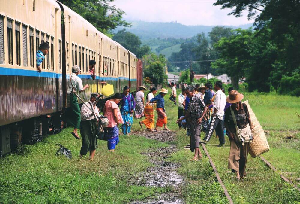 Zug bei Myanmar Reise